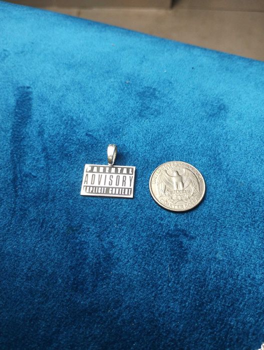 Parental Advisory Explicit Content  медальон висулка сребро 925