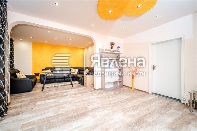 Продава се Тристаен апартамент в София, Изток - 112 кв.м за 2947 €/кв.м - Снимка #1