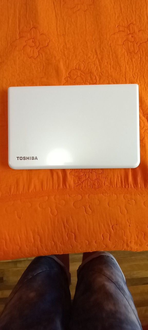 Лаптоп Toshiba Satelit c55-A-1L1
