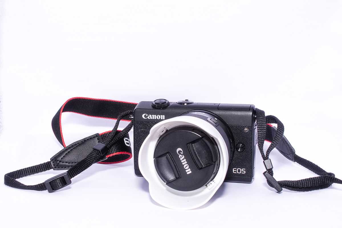Продам фотоаппарат Canon EOS M 200