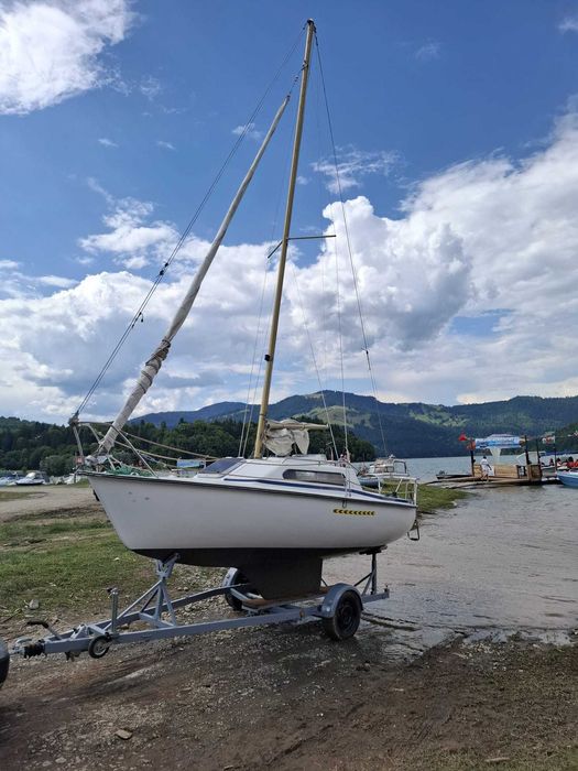 Velier cu motor și peridoc 750kg