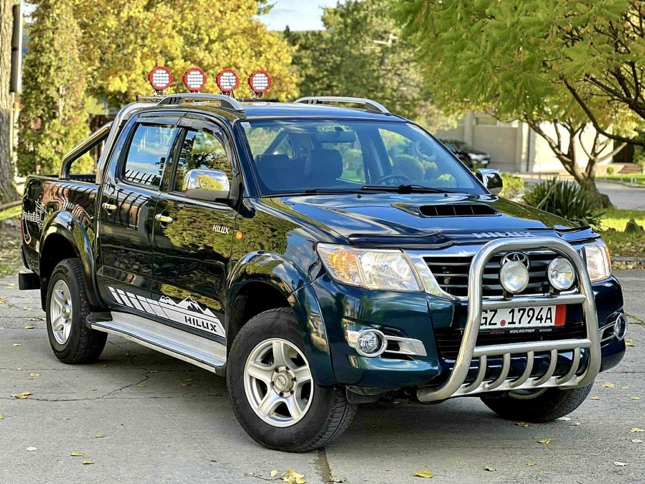- IMPECABILA Toyota Hilux INVINCIBLE 2.5Tdi 180cp
