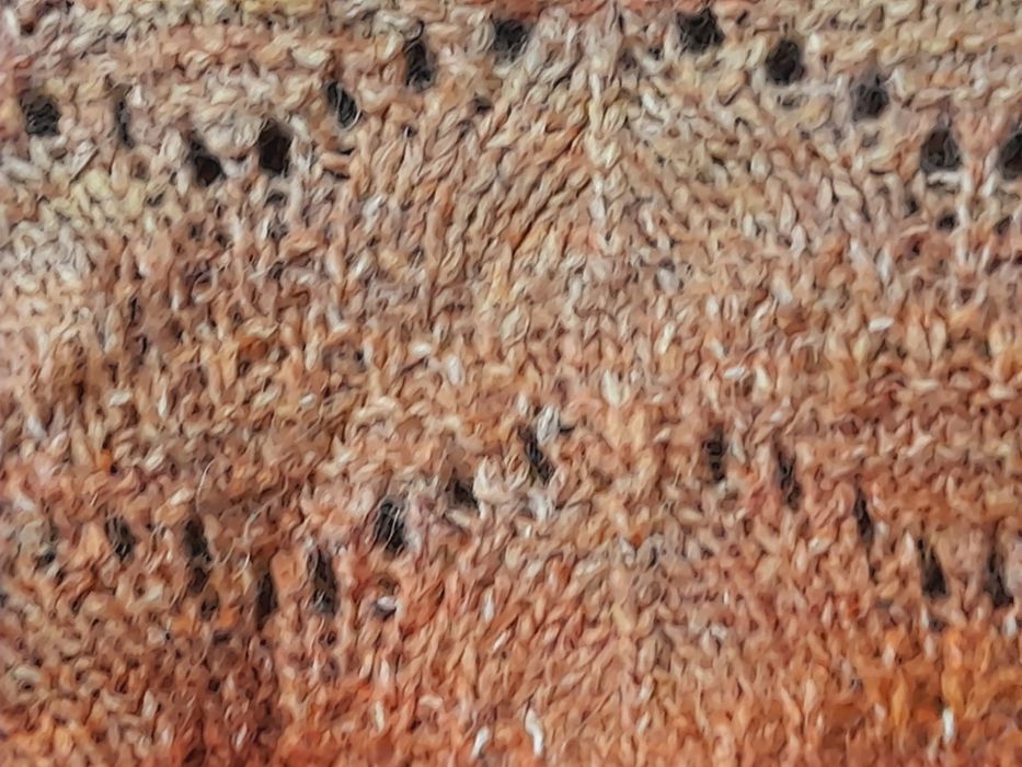 Pulover tricotat manual pentru damă