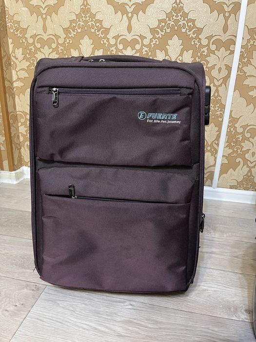 Продам чемодан в хорошем состоянии