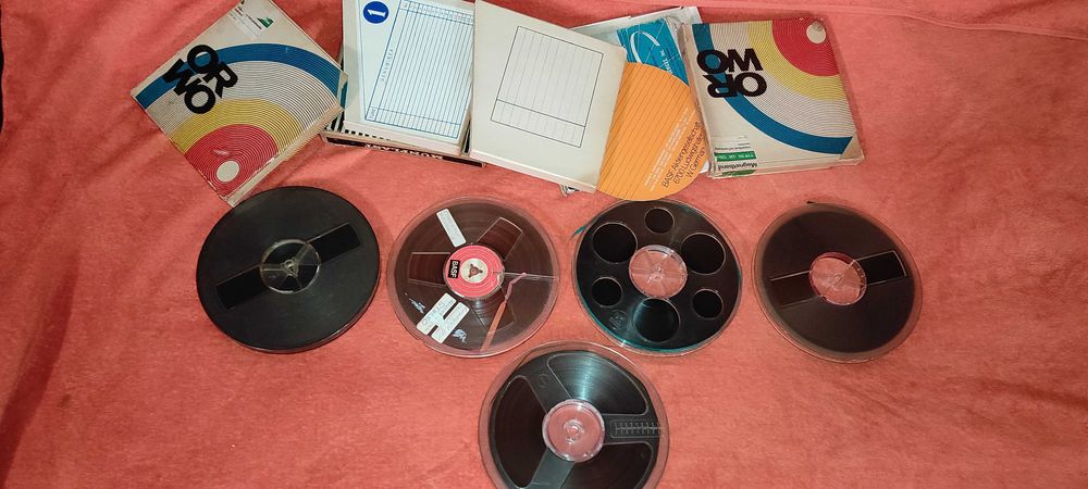 5 bucati 
role magnetofon cu banda 
diametrul la rola 18 cm