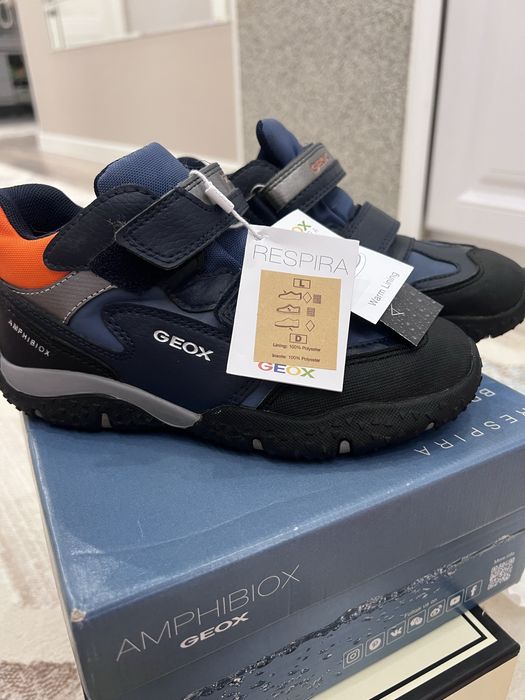 Продам кроссовки