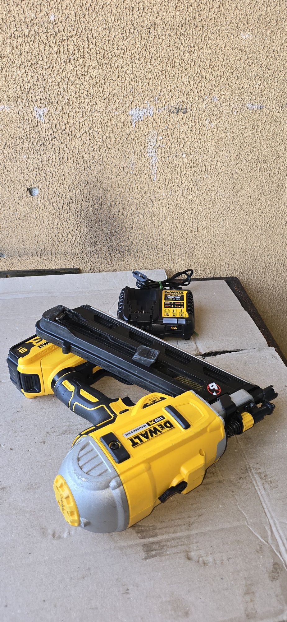 Dewalt DCN695 pistol cuie brushless 2023