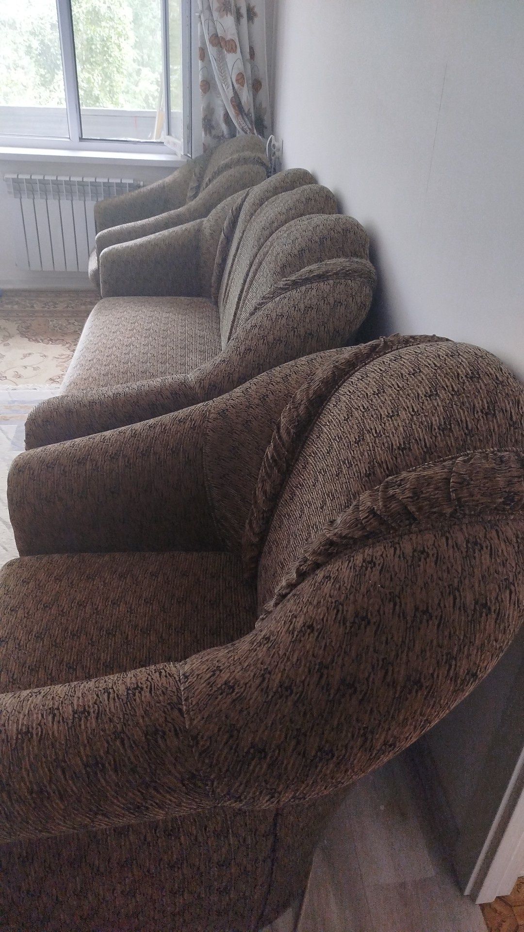 Продаётся диван с двумя креслами