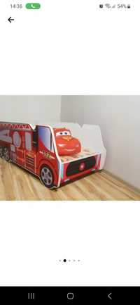 Se vindePat copii in forma de masina de pompier, MDF laminat, 140x70cm