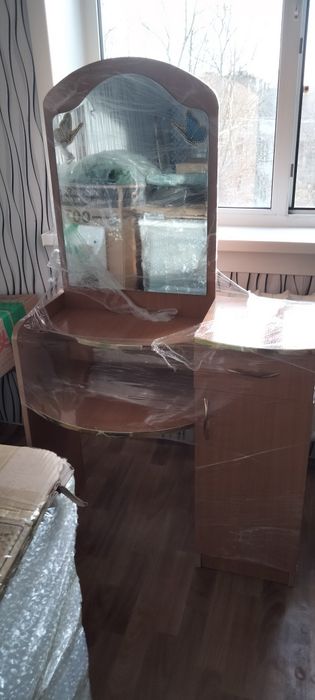 Продам женскую тумбу с зеркалом