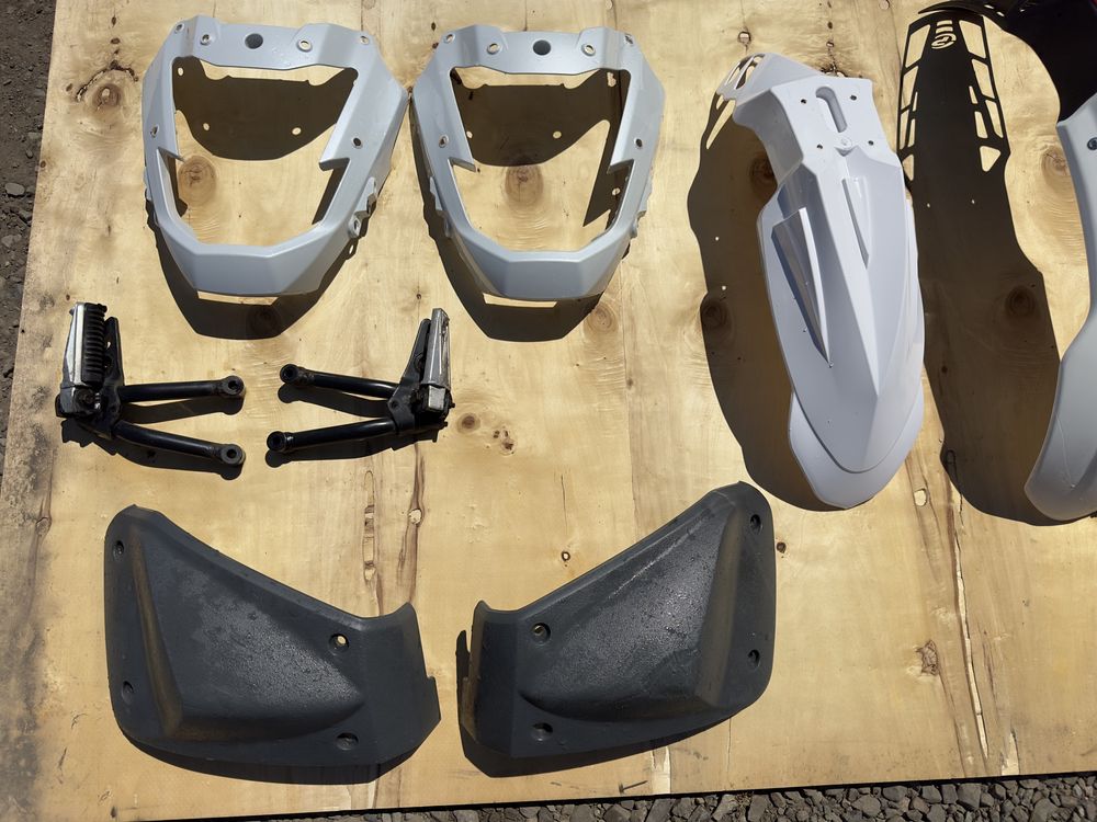 Piese Yamaha XT 660 Z rezervor evacuare aripa scarite pasager etc.