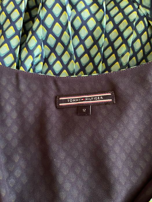 Чисто нова рокля Tommy Hilfiger , размер 12, прана на хим. чистене