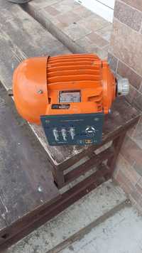 Generator trifazic pentru eoliana si hidro 12-24-48-130v