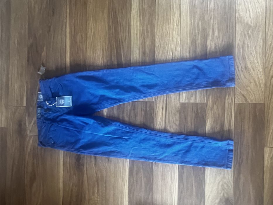 Дънки чисто нови