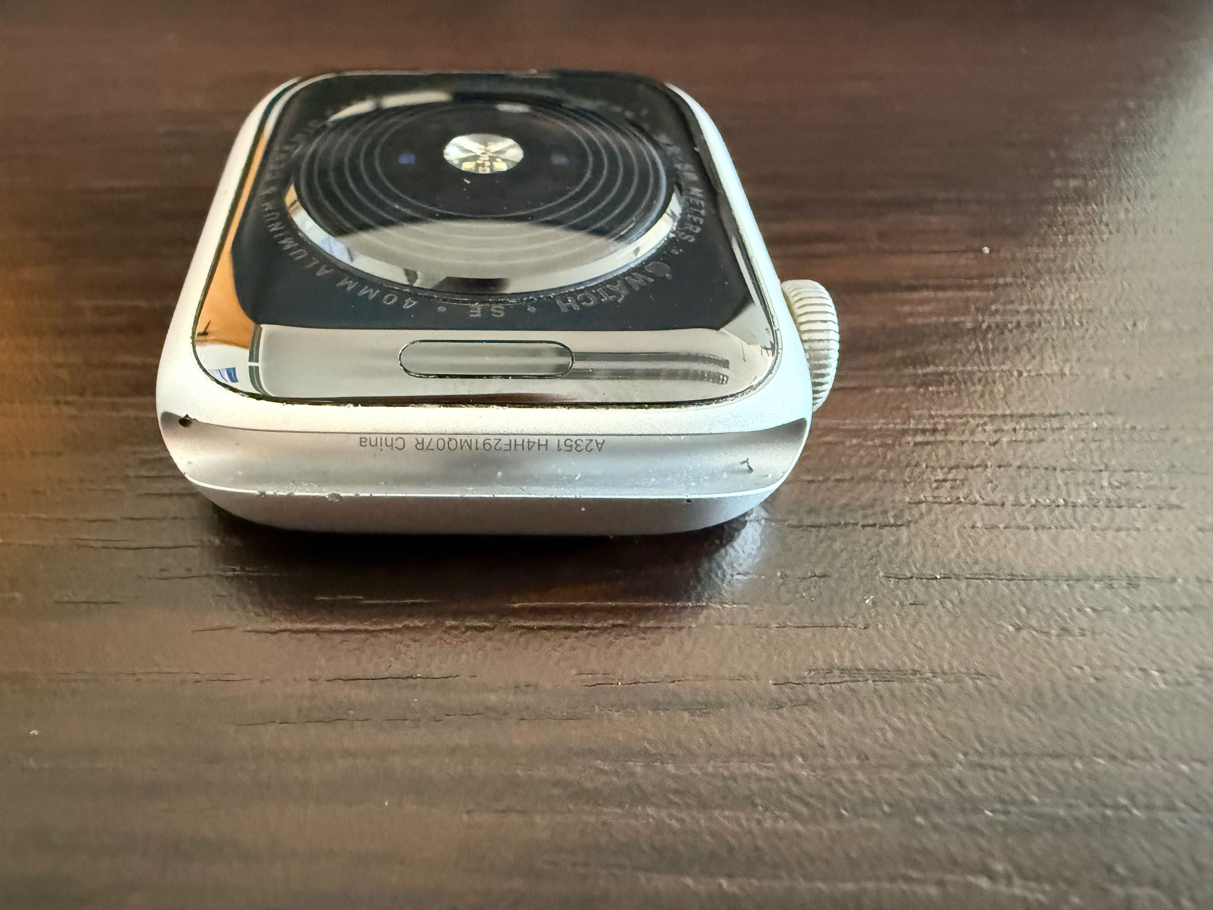 Apple Watch SE GPS Silver 40 mm батерия 100%