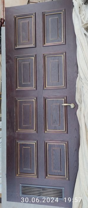 Жап жаңа есіктер