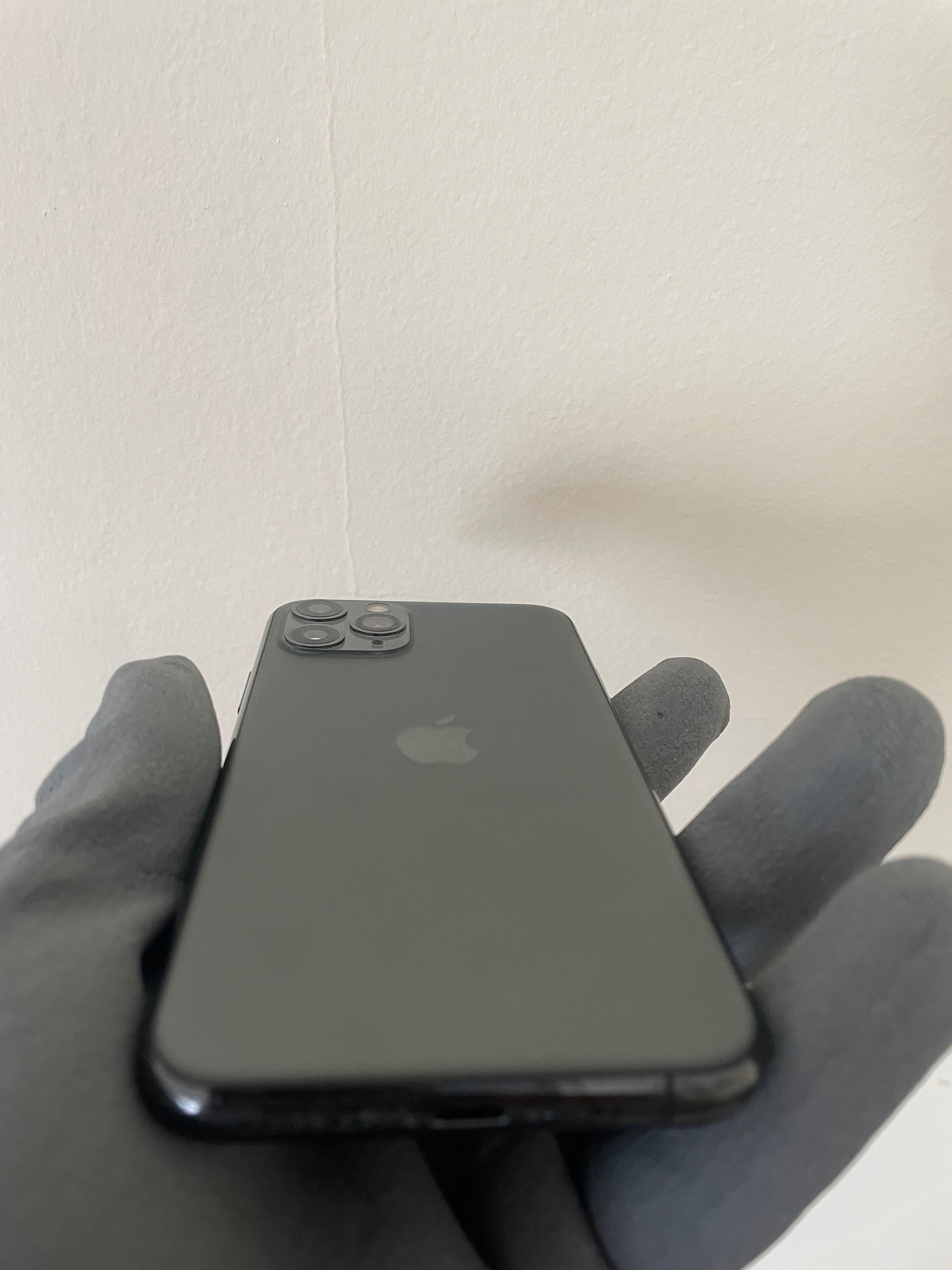 Продавам сребърен/сив iPhone 11 Pro 64GB