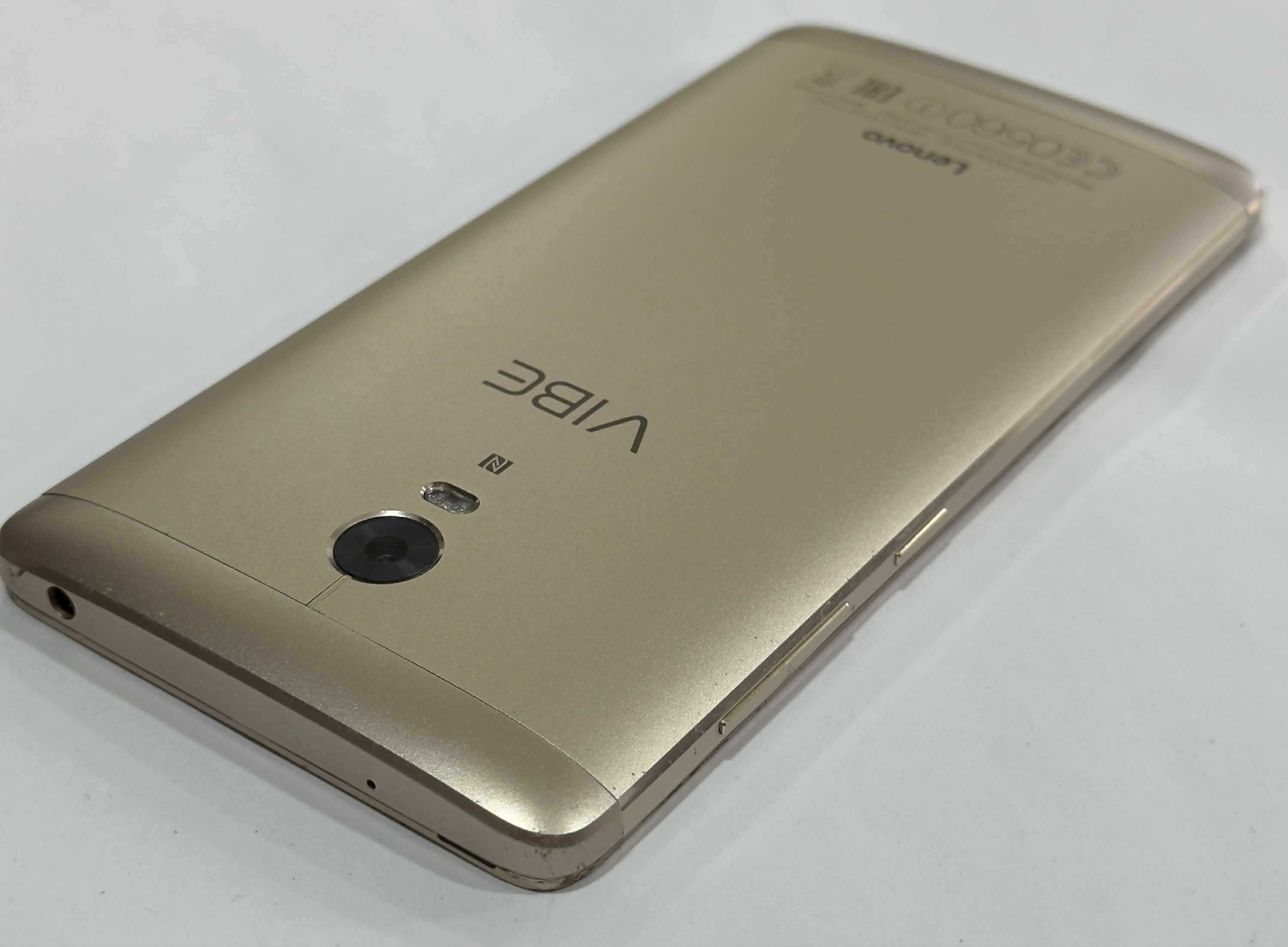 Телефон Lenovo Vibe P1