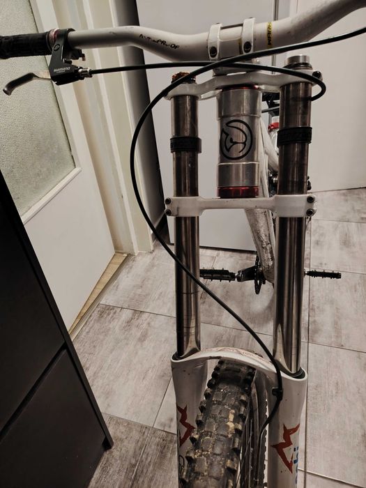 Bicicleta Downhill Ghost