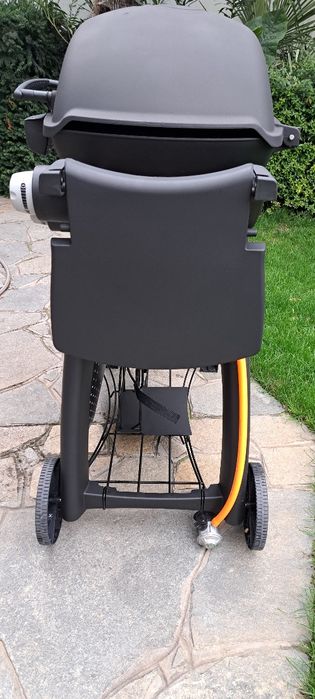 Газово Барбекю Weber Q3200  с ЧИСТО НОВИ СКАРИ И ГОРЕЛКИ