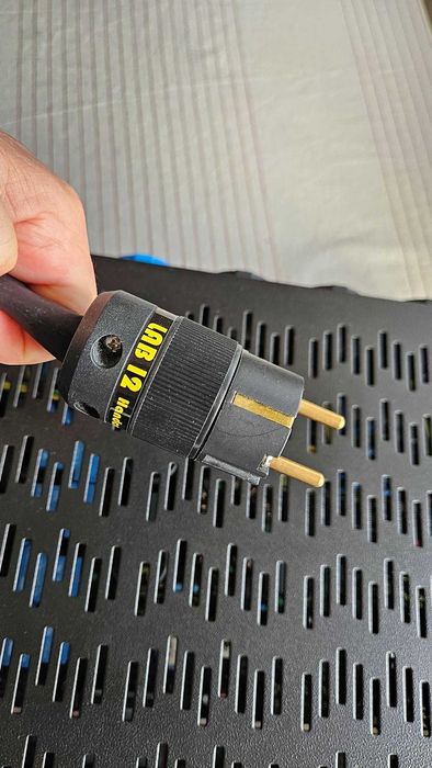 LAB 12 Gordian Multifunctional Power Distributor / Conditioner