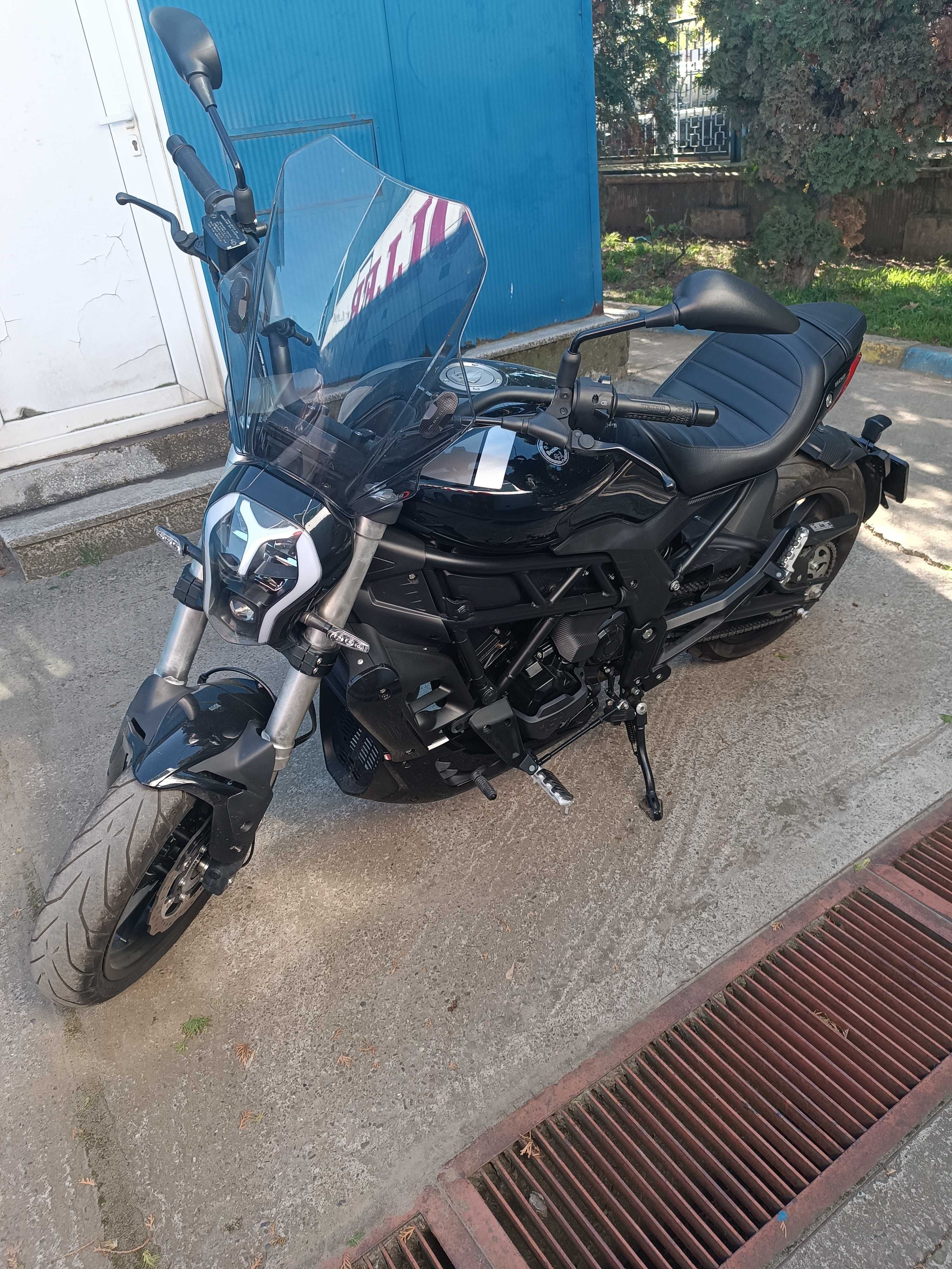 Motocicleta Benelli 502c , schimb cu scuter