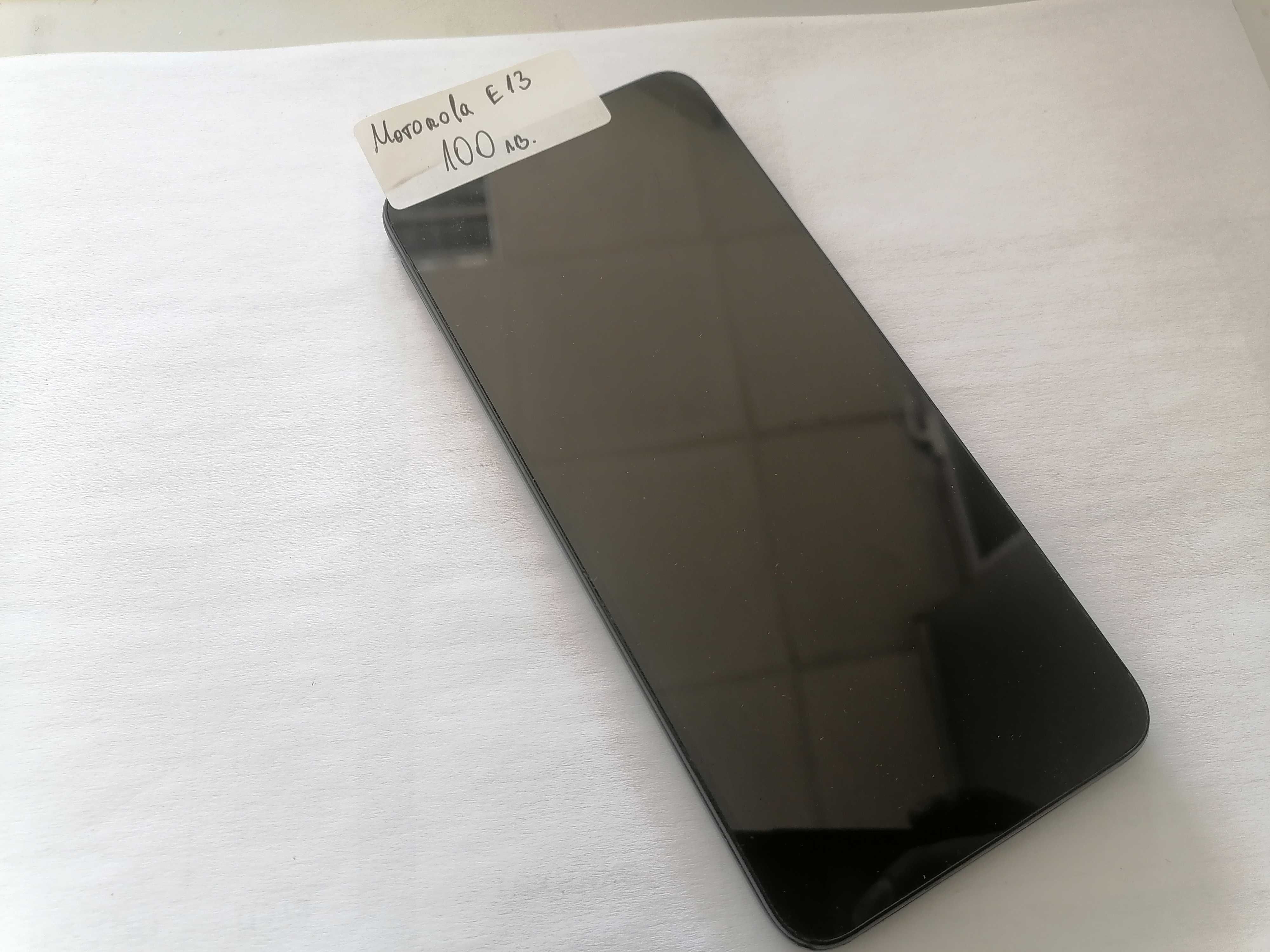 Мобилен телефон Motorola E13