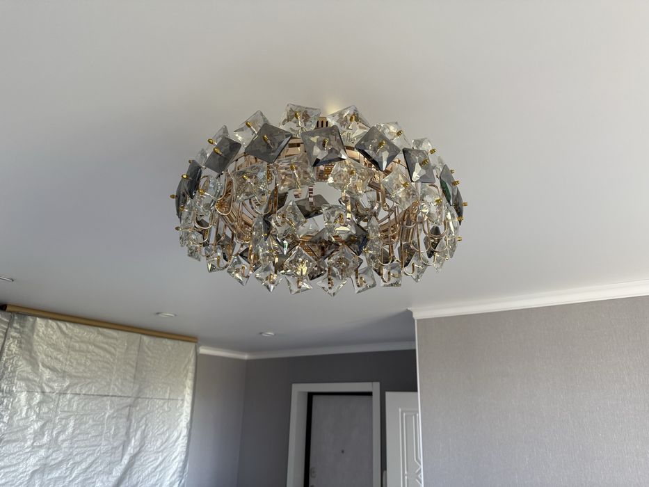 Люстра в стиле хайтэк, красивая, яркая