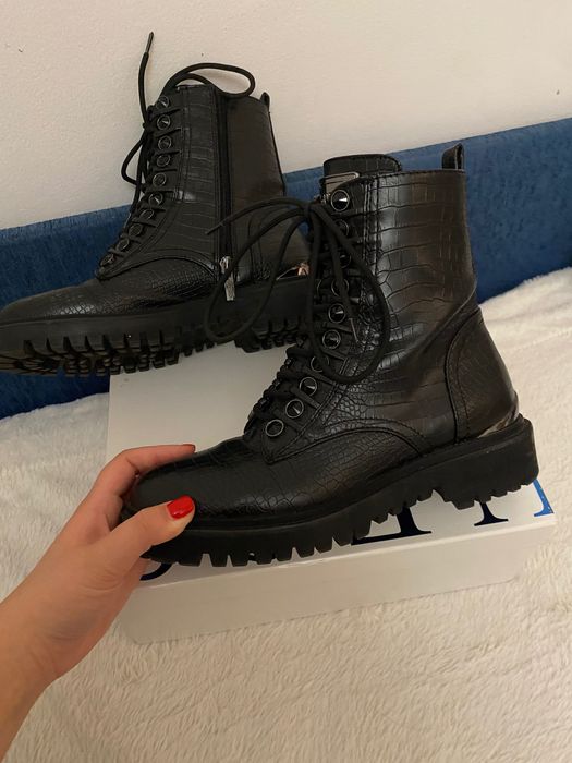 Дамски зимни обувки -боти-  guess -39 номер