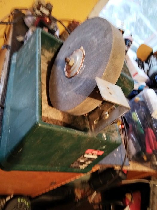 Polizor electric cu reductor tocila