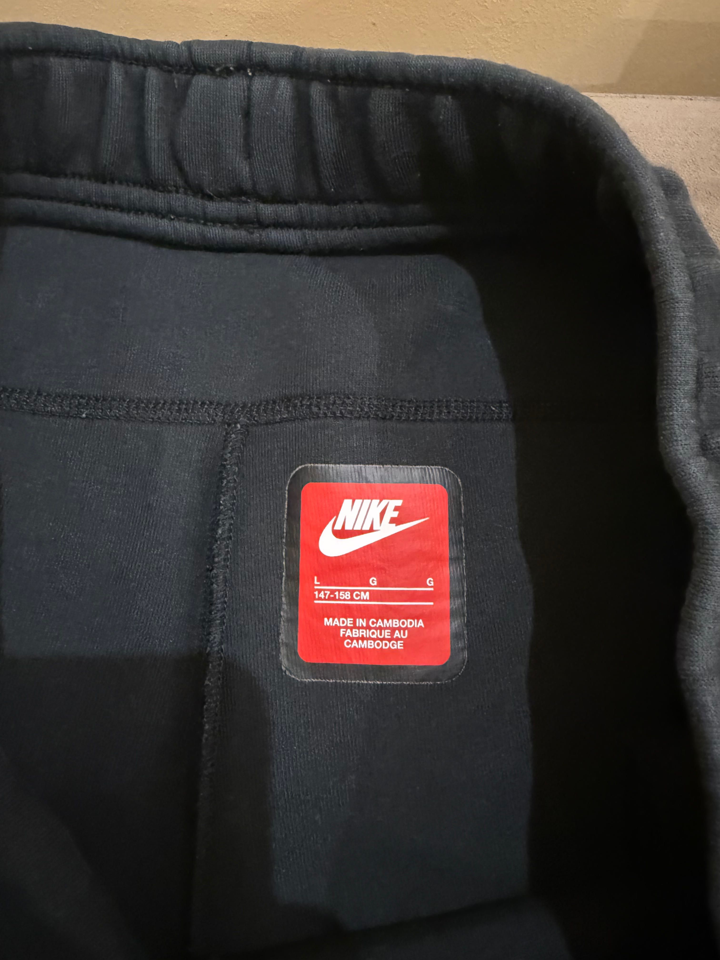 Спортен екип на  Nike Tech Fleece
