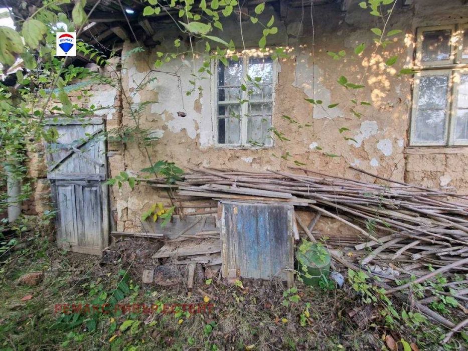 Селска къща за продажба в с. Писанец