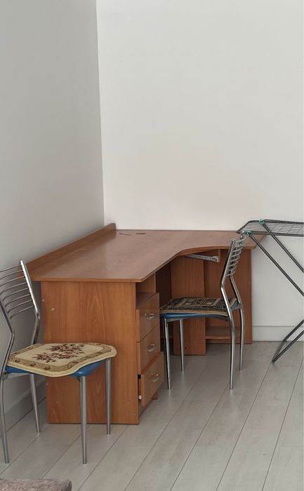 Продам стол офисный