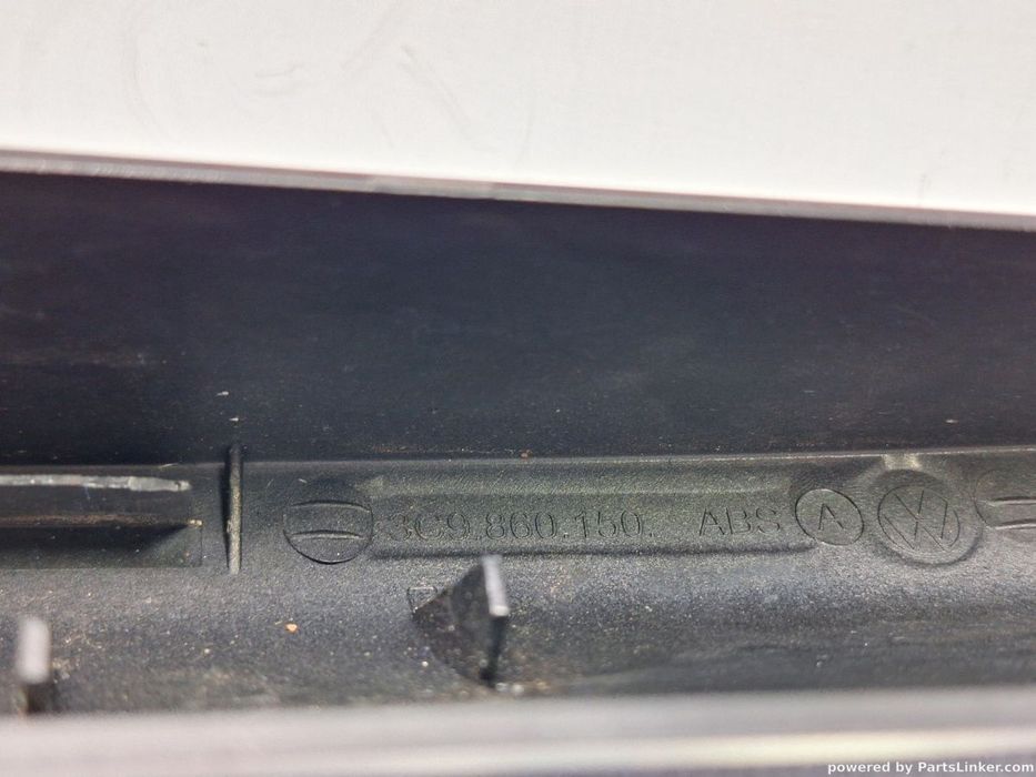 Capac bara longitudinala dreapta spate VOLKSWAGEN PASSAT Variant (3C5) [ 2005 - 2011 ] TDI (CBDC) 81KW|110HP OEM 3C9860150