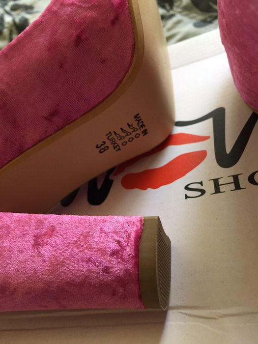 Vand pantofi catifea roz noi 38