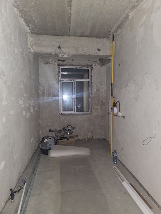 1 хоналик квартира 3-каватдан сотилади.Ор:Шарк-Фатхобод, Азимид клиник