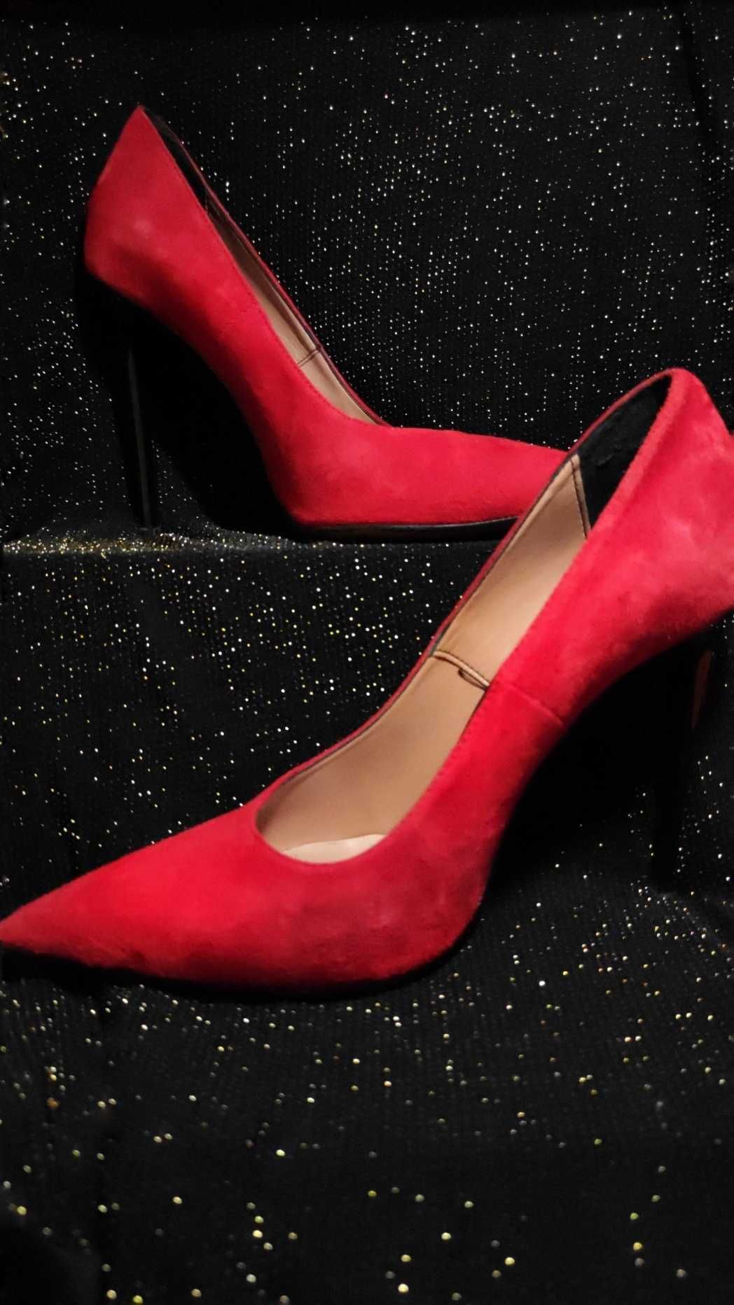 Дамски червени обувки от велур