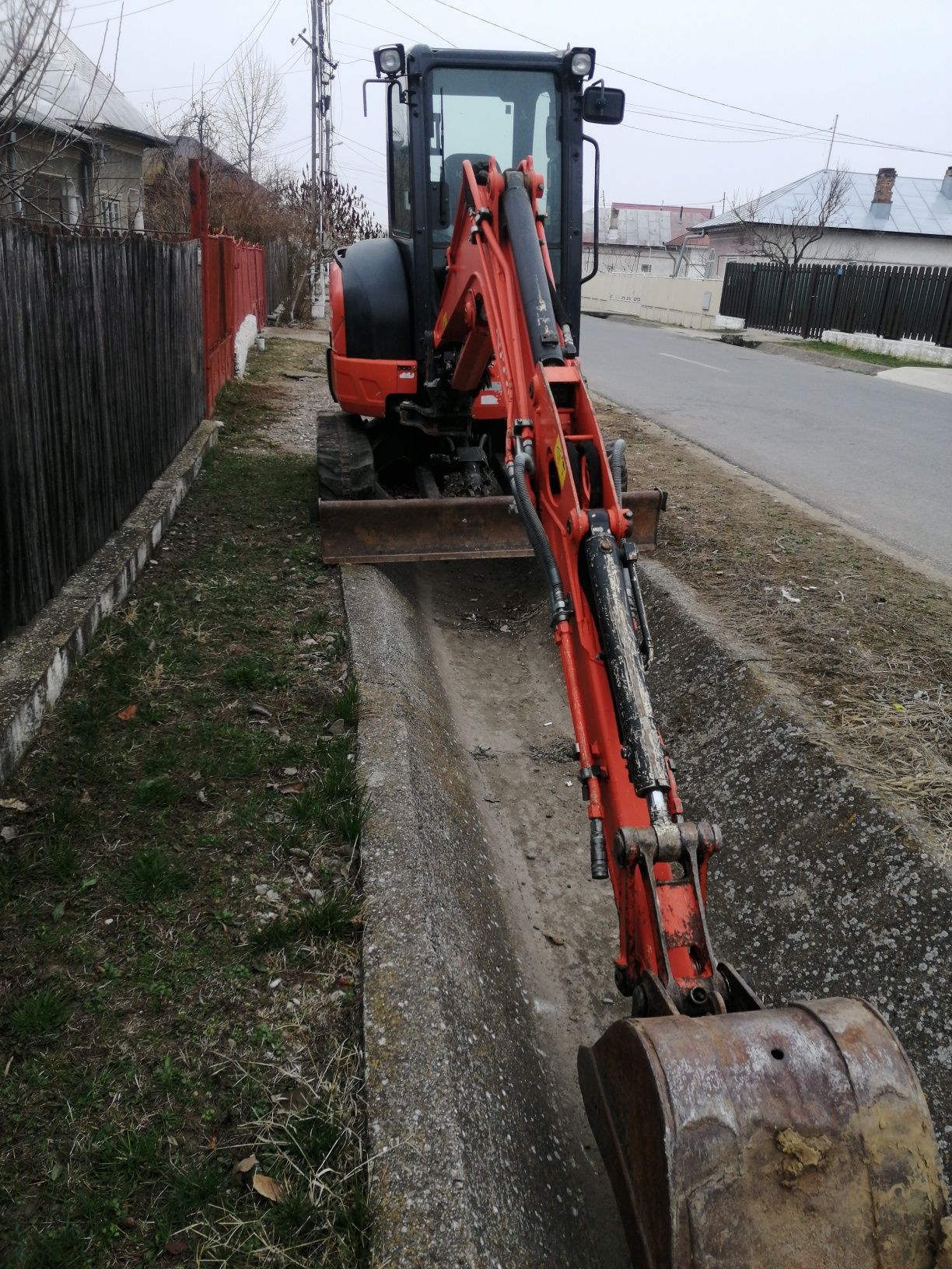 Miniexcavator kubota U36-4, 3,9 tone 30000 €  negociabil