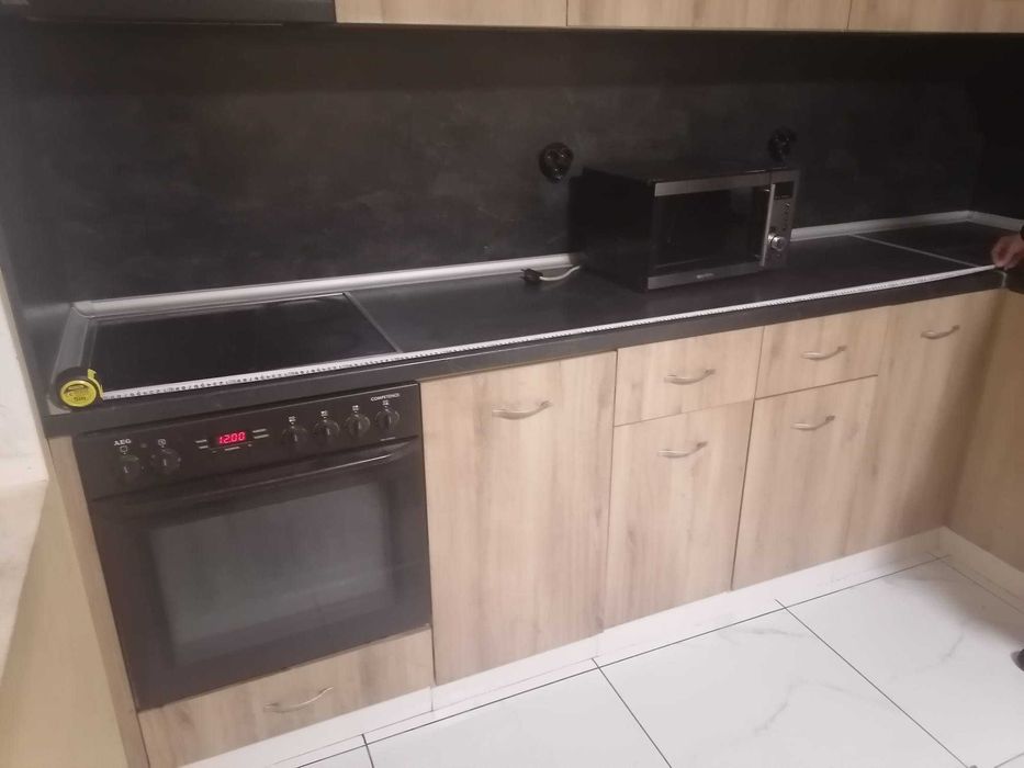 Кухня без уреди. Кухнески модул.