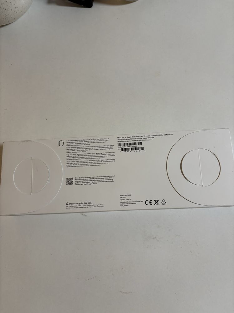 Продавам нов Apple watch SE 2 44 mm. Midnight с гаранция