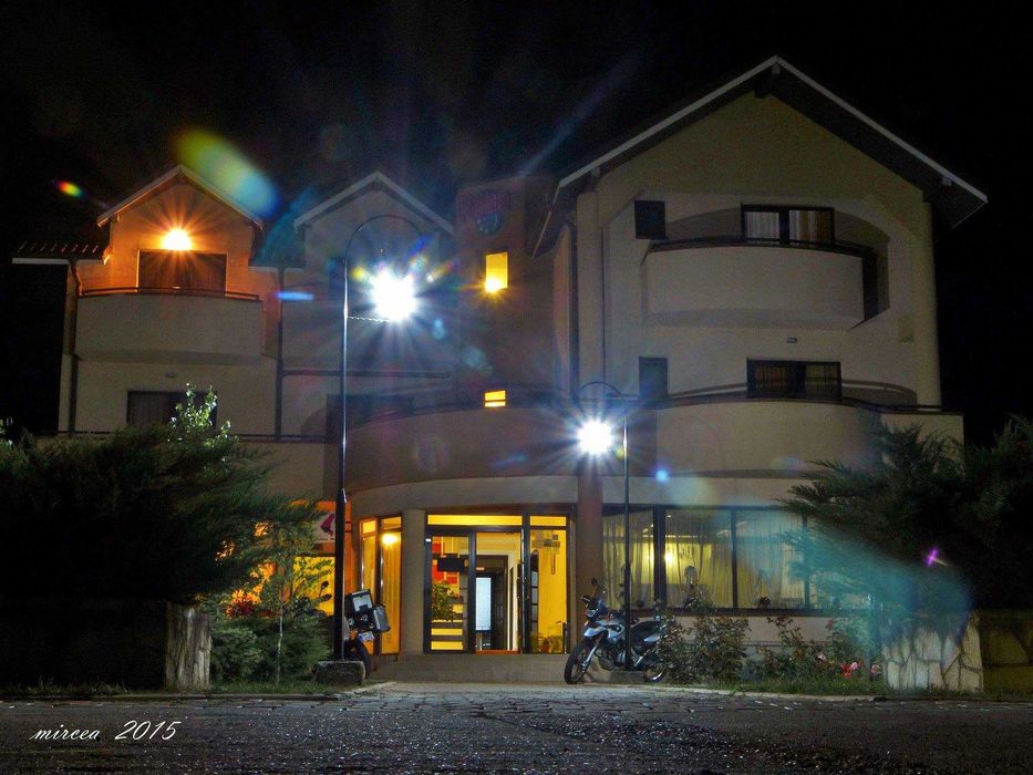 Pensiune Revelion 2026 cazare Piatra Neamt 3 nopti 10 cam 20-22 pers