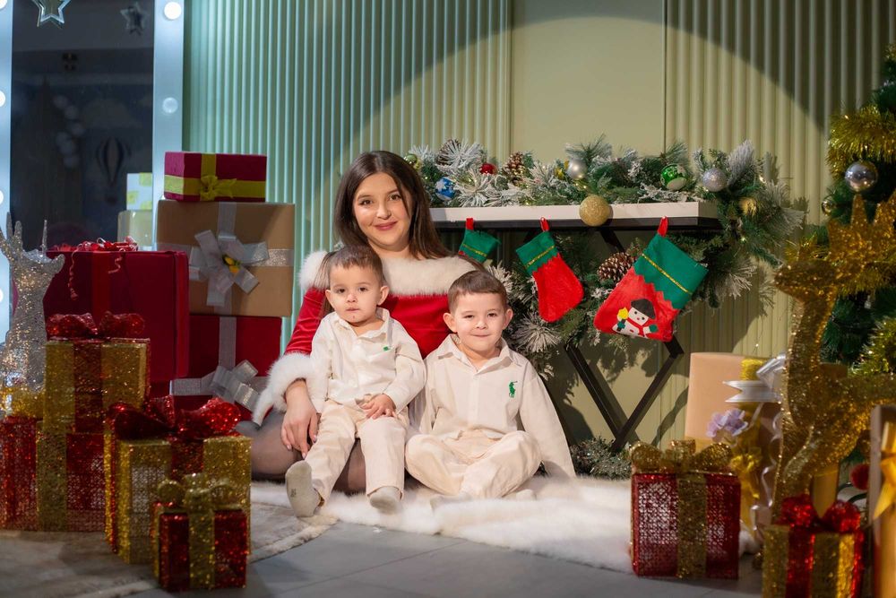 Уютная семейная фотосессия в студии.