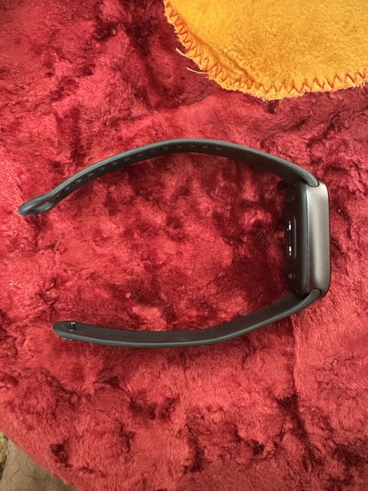 Продается Mi band 9