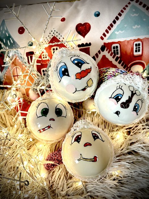 Ръчно рисувани стъклени коледни топки за елха