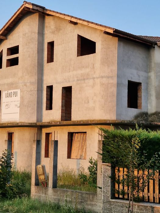 Vând vila in Zimandu nou