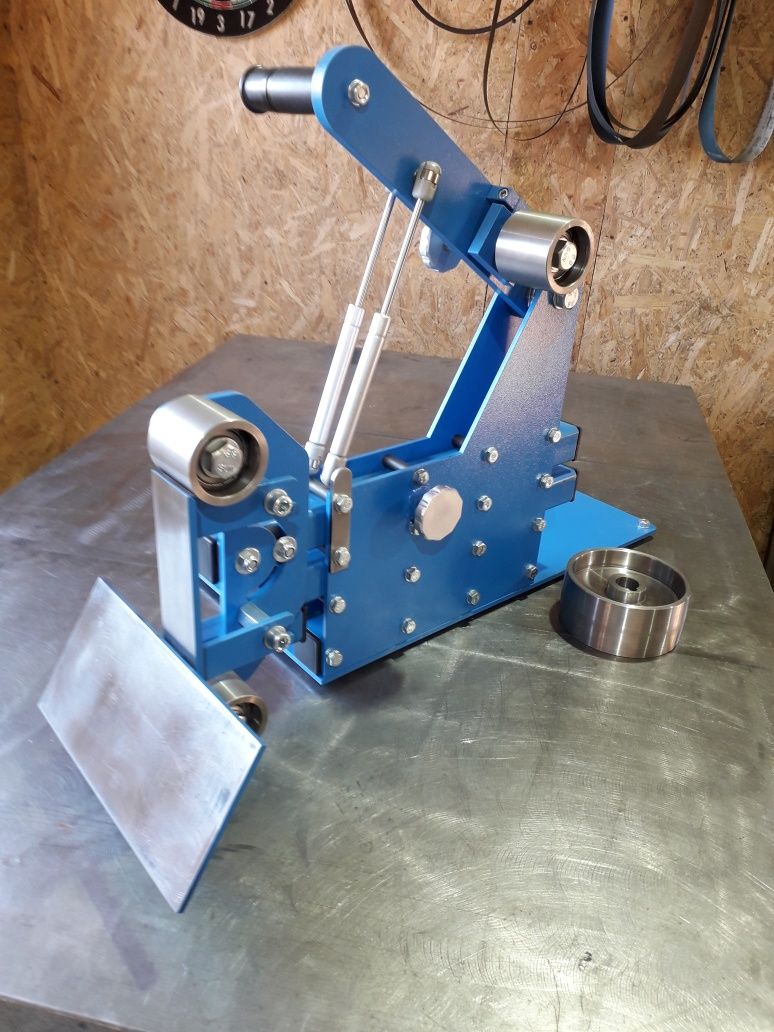 Polizor cu banda tip belt grinder