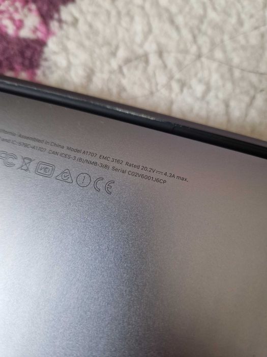 Defect MacBook Pro (15-inch Four Thunderbolt 3 (USB-C))