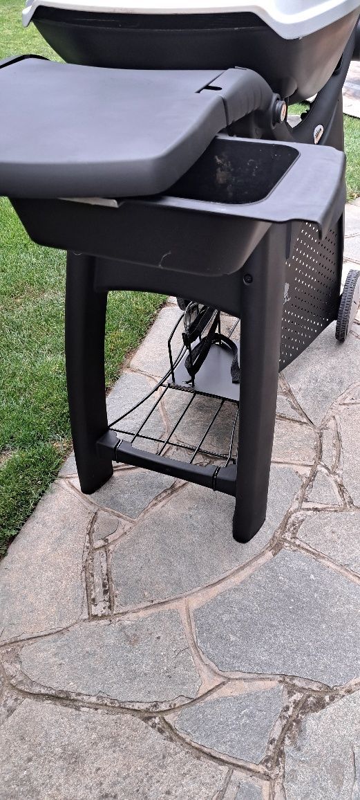 Газово барбекю WEBER Q 3200 с чисто нови горелки
