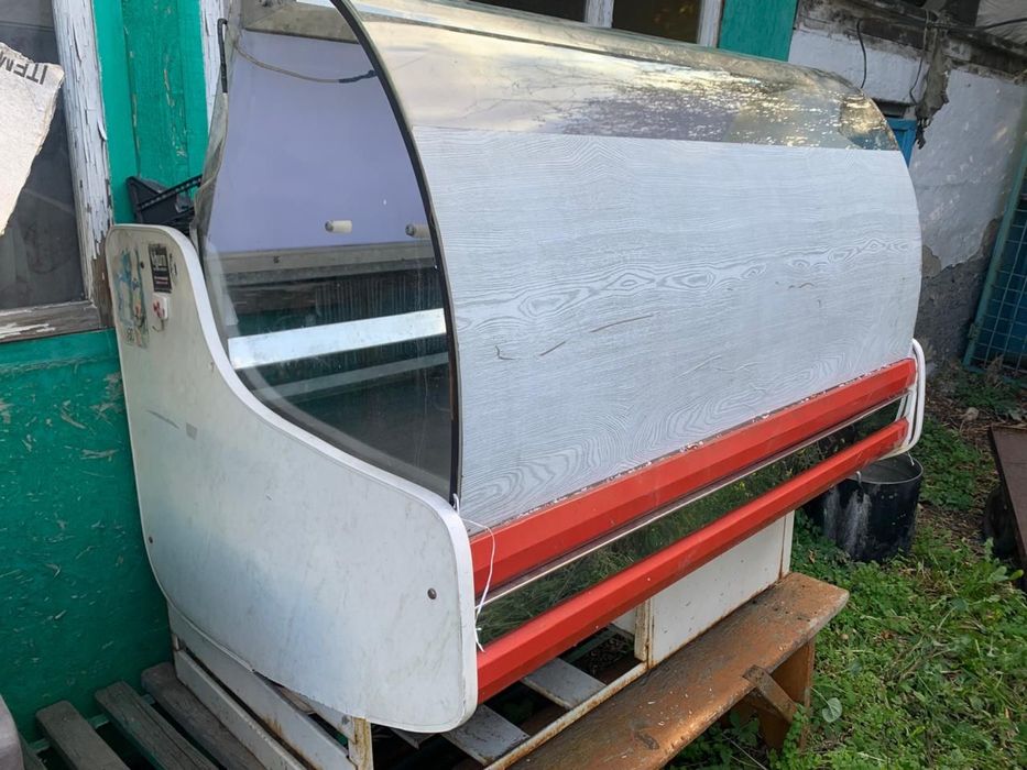 Продам витрину холодильник