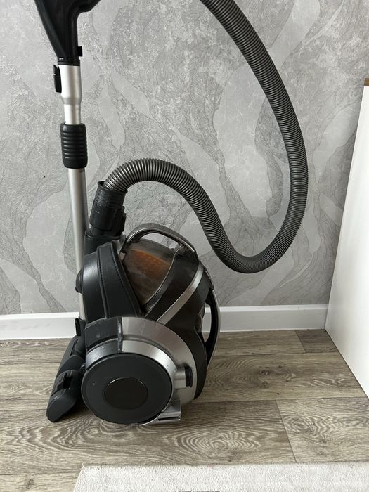 Продам Пылесос серого цвета